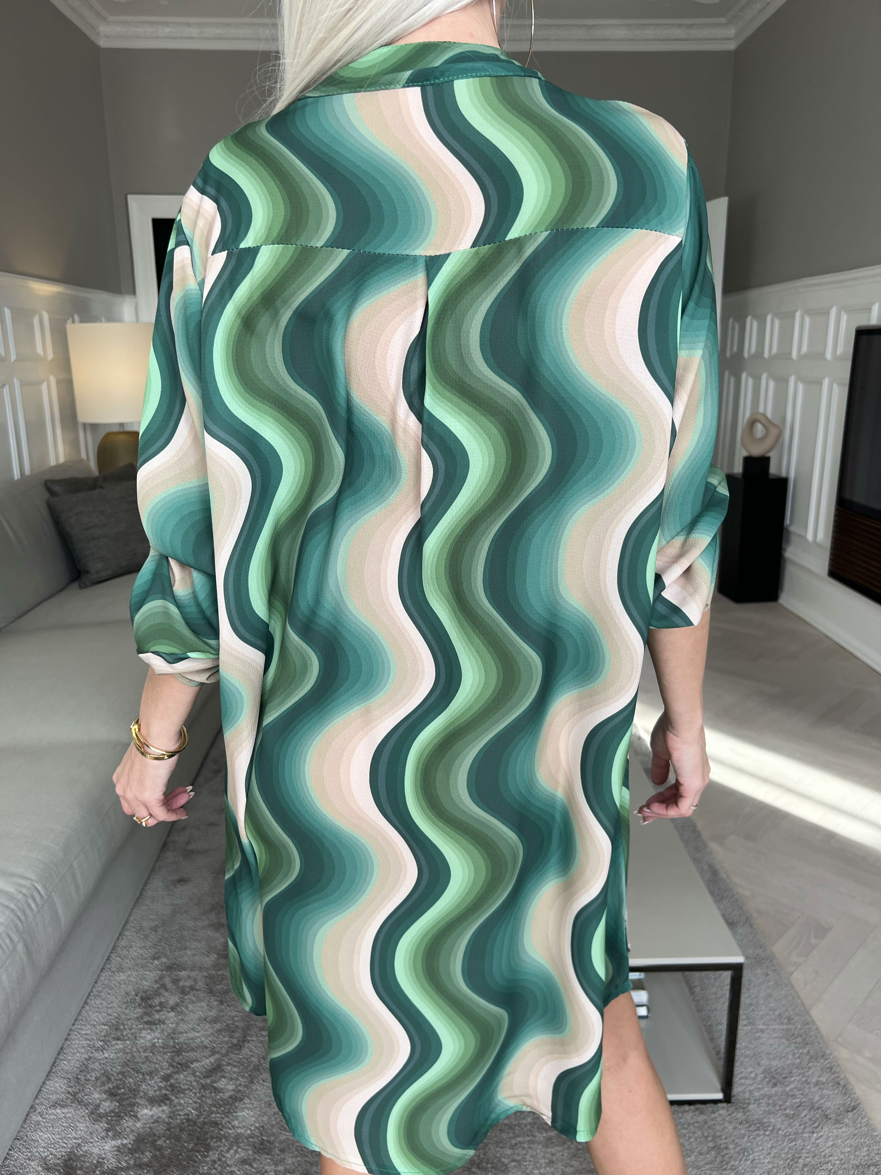 Vanesa Dress Wave - Let og luftig mønstret kjole